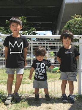 「三兄弟」｜「アイテム（その他）」を使った、tⅲ♥︎brothersさん（キッズ・110cm）の秋コーディネート