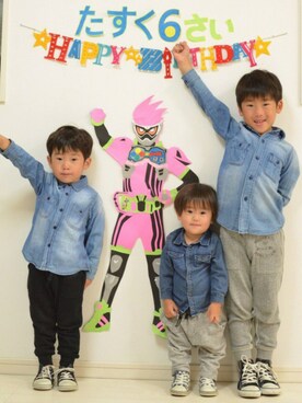 「三兄弟」｜「アイテム（その他）」を使った、tⅲ♥︎brothersさん（キッズ・110cm）の秋コーディネート