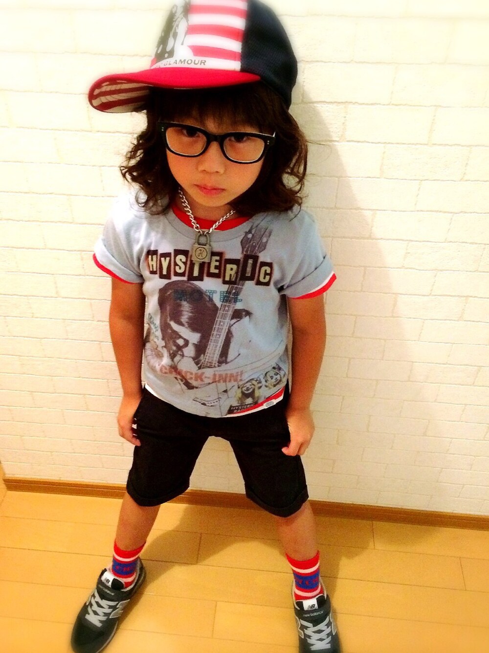 ブルー系のTシャツ/カットソー、レッド系のTシャツ/カットソー、ブルー系のその他パンツを着用したキッズの夏コーディネートの1枚目の写真