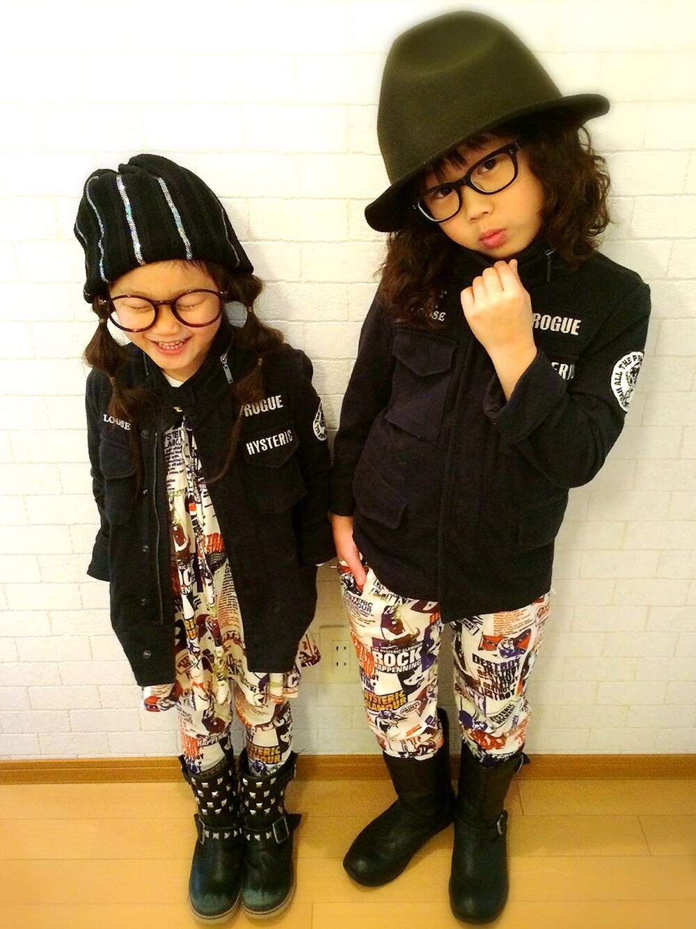 その他のその他パンツ、その他のワンピース、ブラック系のジャケット/アウターを着用したキッズの冬コーディネートの1枚目の写真