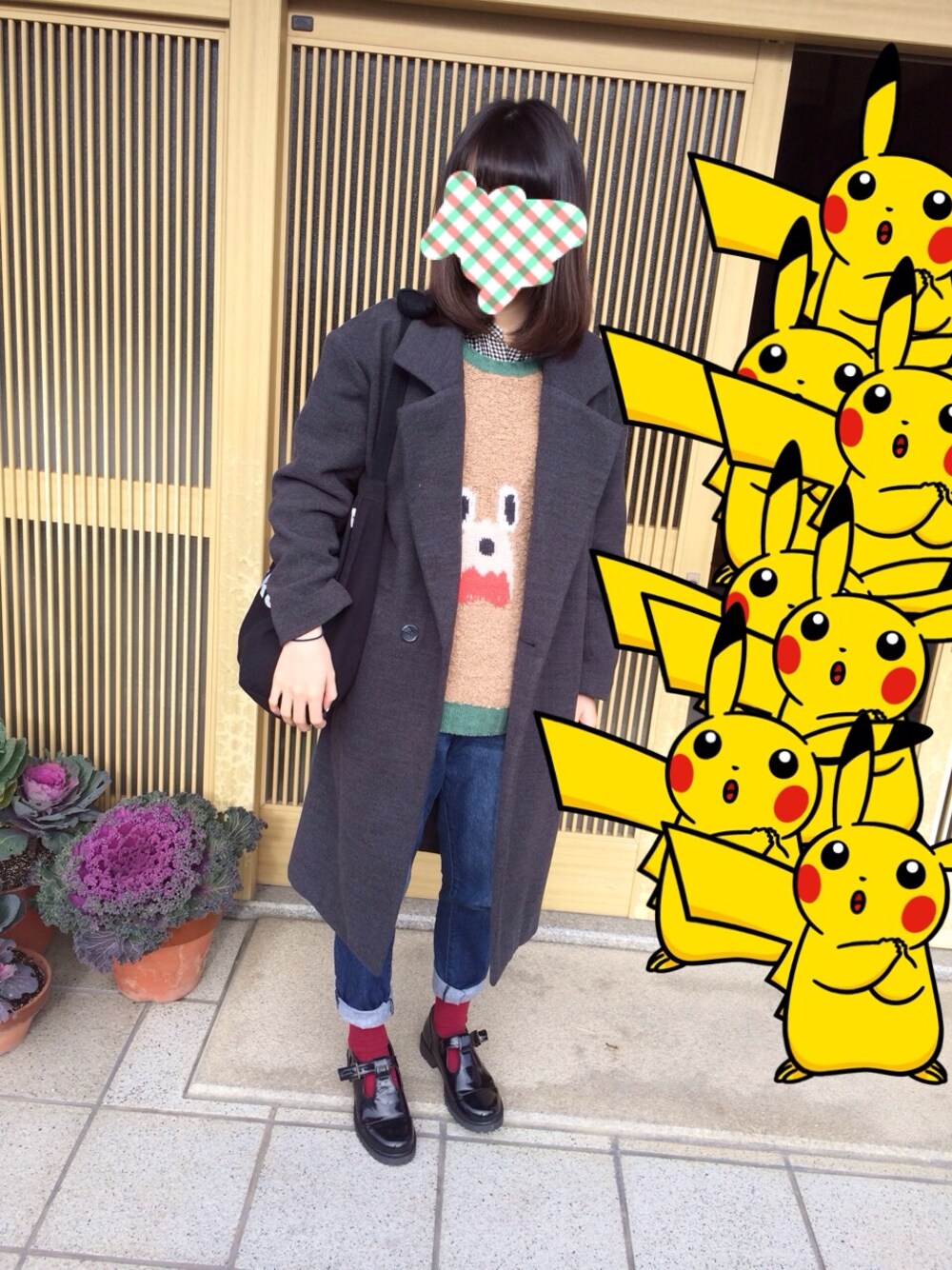 グリーン系のニット/セーター、グリーン系のニット/セーターを着用したレディースの冬コーディネートの1枚目の写真