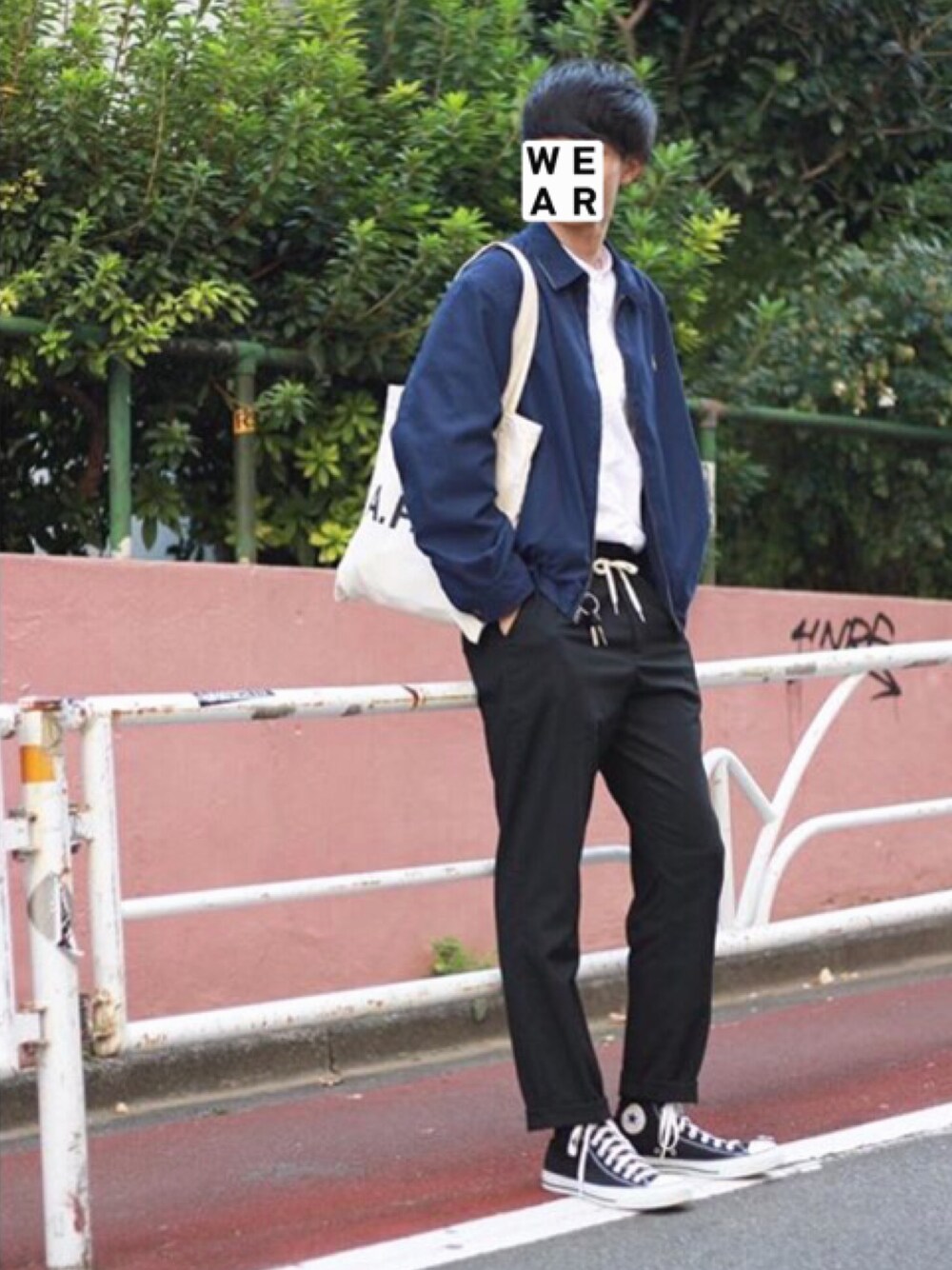 「APC、トートバッグ、Polo Ralph Lauren、スウィングトップ、UNIQLO、スタンドカラー、ノーカラーシャツ、GU、スラックス、converse」｜「CONVERSEのCONVERSE / CVS ALL STAR  HI（スニーカー、ブラック系）」を使った、おじま。さん（メンズ・178cm）の秋コーディネートの1枚目の写真