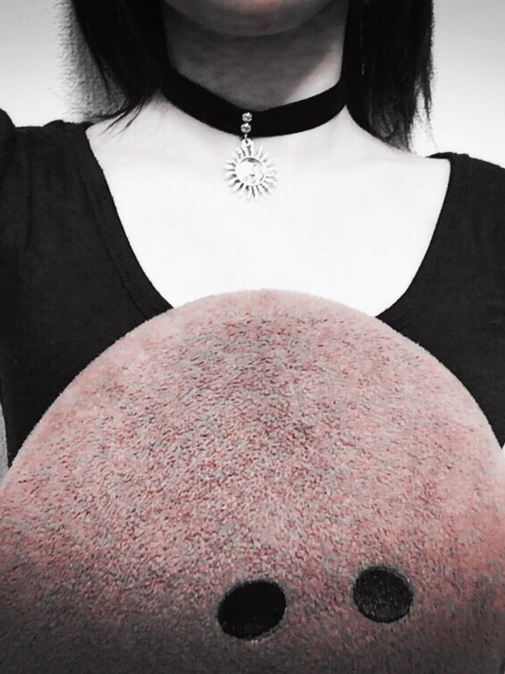 「choker、ブラック、モノトーン、killstar、ゴシック、エモ、パンクロック、シンプルスタイル、レオンマチルダ」｜「KILLSTARのアイテム（Tシャツ/カットソー、ブラック系）」を使った、HANオミさん（レディース・151cm）の夏コーディネートの1枚目の写真