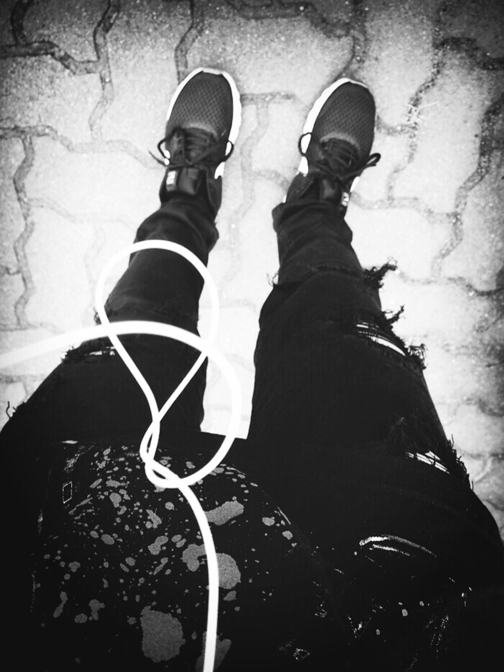 「outfit、rock、エモい、黒スキニー、黒スニーカー、バンドT、ゴシック、ボイガルコーデ、モノトーン、ボーカリスト」｜「NIKEのアイテム（スニーカー、ブラック系）」を使った、HANオミさん（レディース・151cm）の夏コーディネートの1枚目の写真