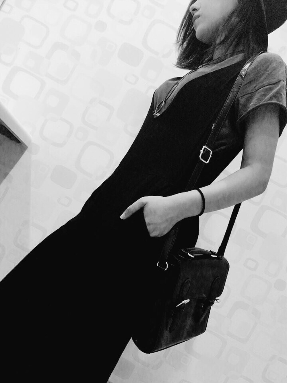 「outfit、fall style、秋コーデ、ガウチョパンツ、モノトーンコーデ、オトナカジュアル、学生、高校生、今日のファッション、リング」｜「もう秋?のアイテム（ジャケット/アウター、ブラック系）」を使った、HANオミさん（レディース・151cm）の秋コーディネートの1枚目の写真