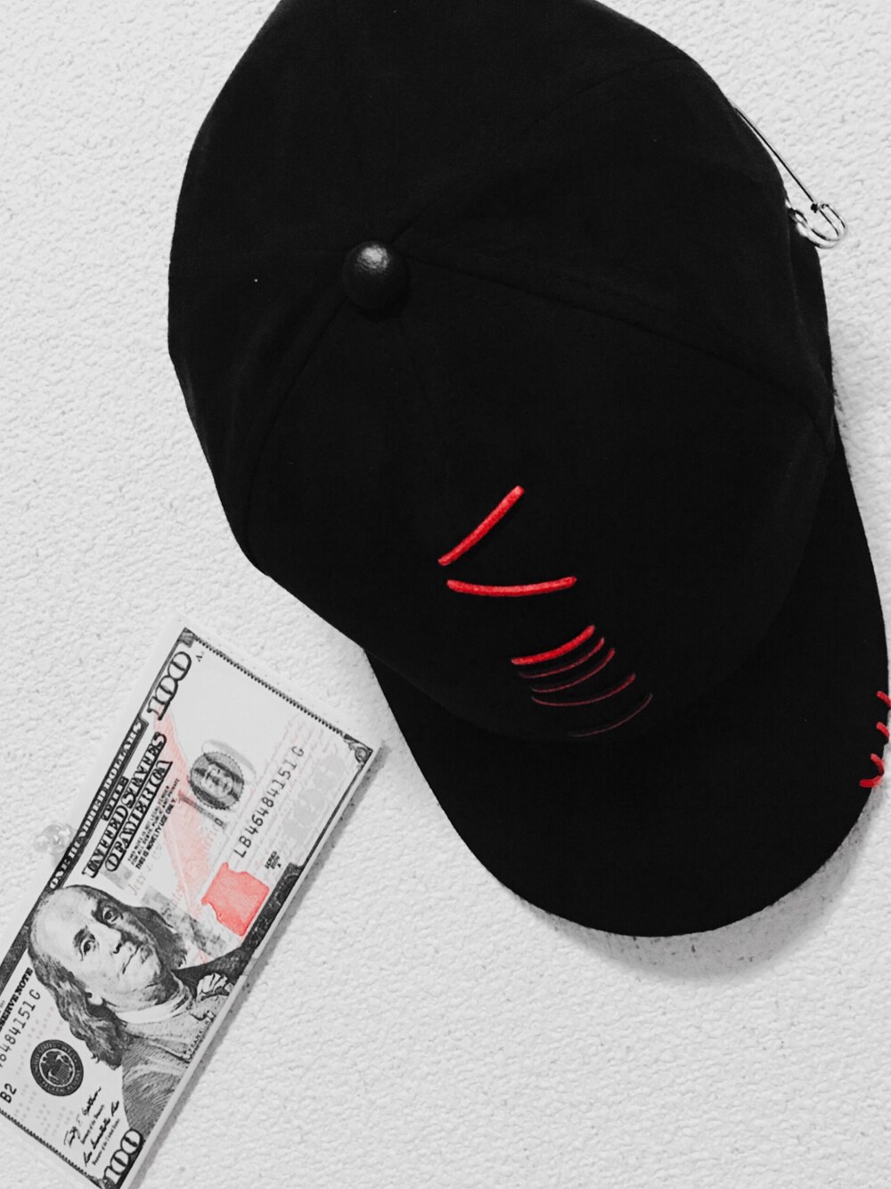 「casual、streetstyle、punk、韓国ファッション、カーブキャップ、彼氏がくれた、パンクロック、黒、モノトーン、99％IS-」｜「彼氏が作ってくれたのアイテム（キャップ、ブラック系）」を使った、HANオミさん（レディース・151cm）の秋コーディネートの1枚目の写真