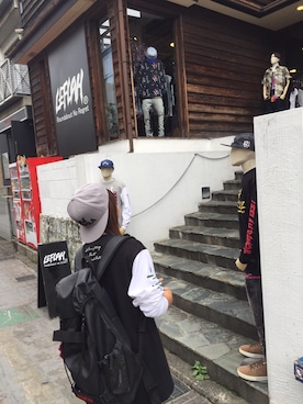 「SUPRA（スープラ）のアイテム（帽子）」を使った、momokaさん（レディース・156cm）の秋コーディネート