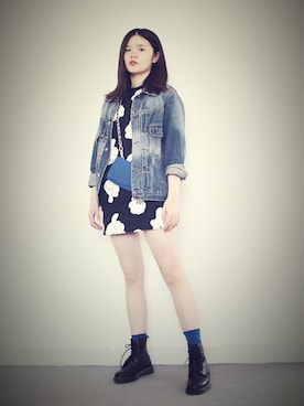 「アイテム（ボディバッグ/ウエストポーチ、ブルー系）」を使った、Frecklesさん（レディース・168cm）の秋コーディネート