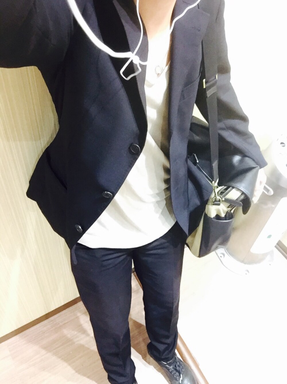 「Alexander McQueen、Paul Smith、ジャケット、スラックス、楽チンコーデ、ねむい」｜「Paul Smithのアイテム（その他アウター、ブラック系）」を使った、aoiさん（メンズ・180cm）の秋コーディネートの1枚目の写真
