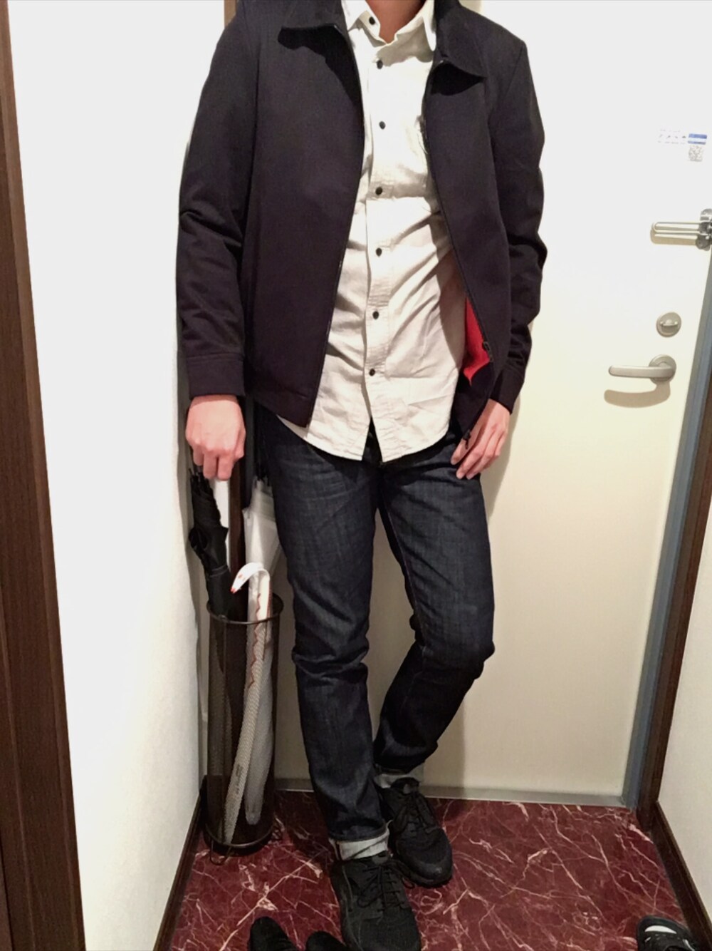 「休日スタイル、シンプル、秋コーデ、スニーカー、NIKE、エアハラチ、airhuarache、Y-3、colony 2139、ユニクロ」｜「UNIQLOのアイテム（シャツ/ブラウス、グレー系）」を使った、aoiさん（メンズ・180cm）の秋コーディネートの1枚目の写真