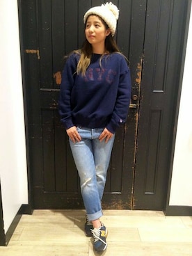 「Levi's」｜「アイテム（スウェット）」を使った、Right-on 店舗スタッフさん（レディース・160cm）の冬コーディネート