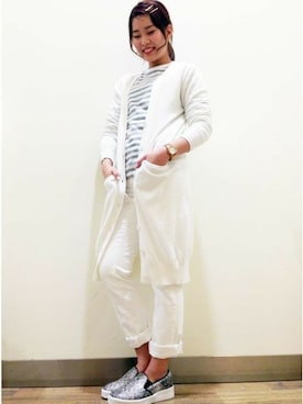 「ホワイトパンツ」｜「アイテム（スニーカー）」を使った、Right-on 店舗スタッフさん（レディース・155cm）の冬コーディネート