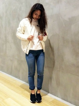 「アイテム（MA-1、ホワイト系）」を使った、Right-on 店舗スタッフさん（レディース・155cm）の冬コーディネート