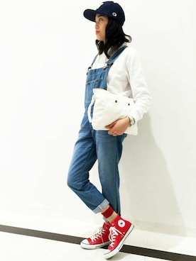 「LEE」｜「アイテム（オールインワン・サロペット）」を使った、Right-on 店舗スタッフさん（レディース・164cm）の冬コーディネート