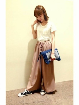 「アイテム（クラッチバッグ）」を使った、Right-on 店舗スタッフさん（レディース・159cm）の春コーディネート