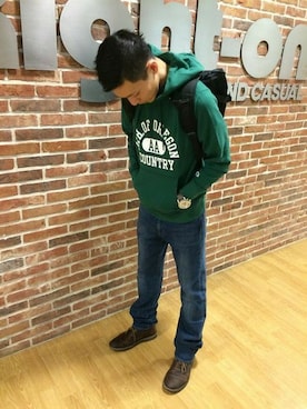 「アイテム（パーカー、グリーン系）」を使った、Right-on 店舗スタッフさん（メンズ・170cm）の秋コーディネート