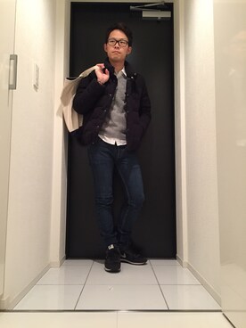 「白シャツ×ニット」｜「アイテム（ダウンジャケット/コート）」を使った、ひかるさん（メンズ・166cm）の冬コーディネート
