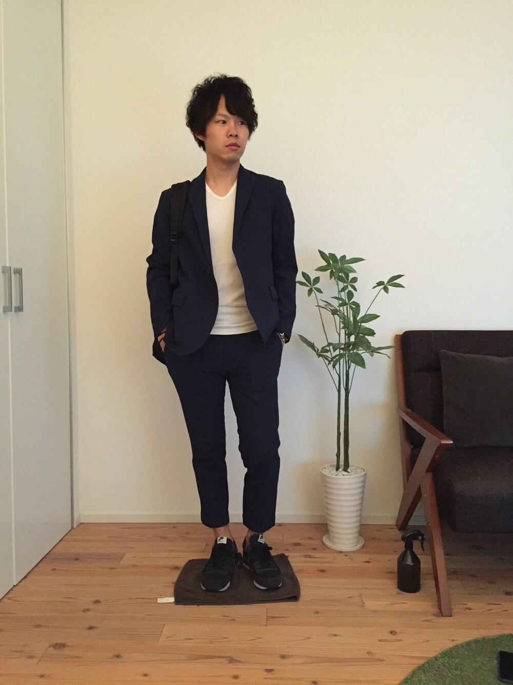 「セットアップ、ジャケット、バックパック、Hamilton、ナイキスニーカー、無地T、白Tシャツ」｜「BEAUTY&YOUTH UNITED ARROWSの＜NIKE＞  INTERNATIONLIST/スニーカー（スニーカー、ブラック系）」を使った、ひかるさん（メンズ・166cm）の夏コーディネートの1枚目の写真