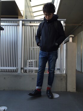 「靴下チラ見せ」｜「アイテム（ダウンジャケット/コート）」を使った、ひかるさん（メンズ・166cm）の冬コーディネート