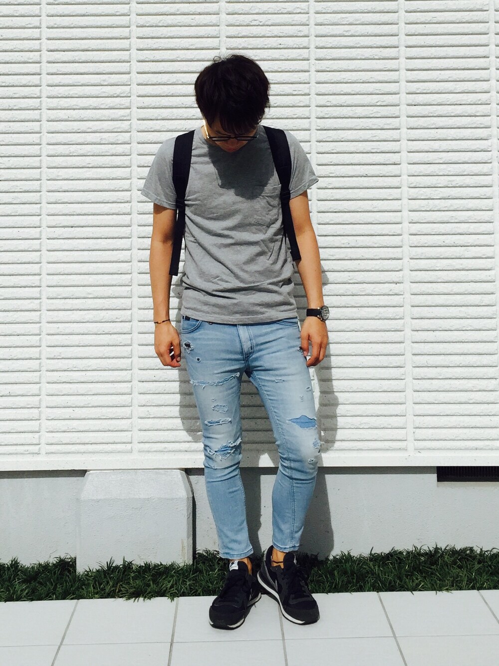 「夏コーデ、summer、Tシャツ、スキニーデニム、ダメージデニムパンツ、ティソ、ナイキ、無地T、ポケットＴシャツ、バックパック」｜「BEAUTY&YOUTH UNITED ARROWSの＜NIKE＞  INTERNATIONLIST/スニーカー（スニーカー、ブラック系）」を使った、ひかるさん（メンズ・166cm）の夏コーディネートの1枚目の写真
