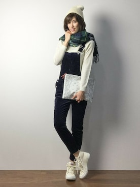 「Discoat Parisien（ディスコートパリシアン）のアイテム（サロペット/オーバーオール）」を使った、ちゃら(永安いずみ)さん（レディース・173cm）の冬コーディネート