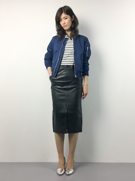 「レザースカート」｜「アイテム（MA-1）」を使った、ちゃら(永安いずみ)さん（レディース・173cm）の冬コーディネート