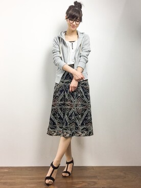 「titivate（ティティベイト）のアイテム（パーカー）」を使った、ちゃら(永安いずみ)さん（レディース・173cm）の春コーディネート