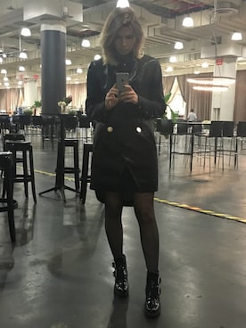 「OPENING CEREMONY（オープニングセレモニー）のアイテム（ブーツ）」を使った、Luba Gnasevychさん（レディース・173cm）の秋コーディネート