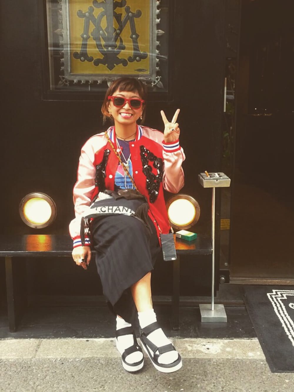 「ガウチョパンツ、スカジャン、アディダス、厚底サンダル、白ソックス、レイバン、TOPSHOP、ショッピング、スポーツミックス、スポーツmix」｜「Ray-Banのアイテム（サングラス、レッド系）」を使った、Kaori Kikuchiさん（レディース・152cm）の春コーディネートの1枚目の写真