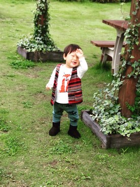 「BNT（ビーエヌティー　　）のアイテム（ベスト、レッド系）」を使った、maroさん（キッズ・110cm）の秋コーディネート