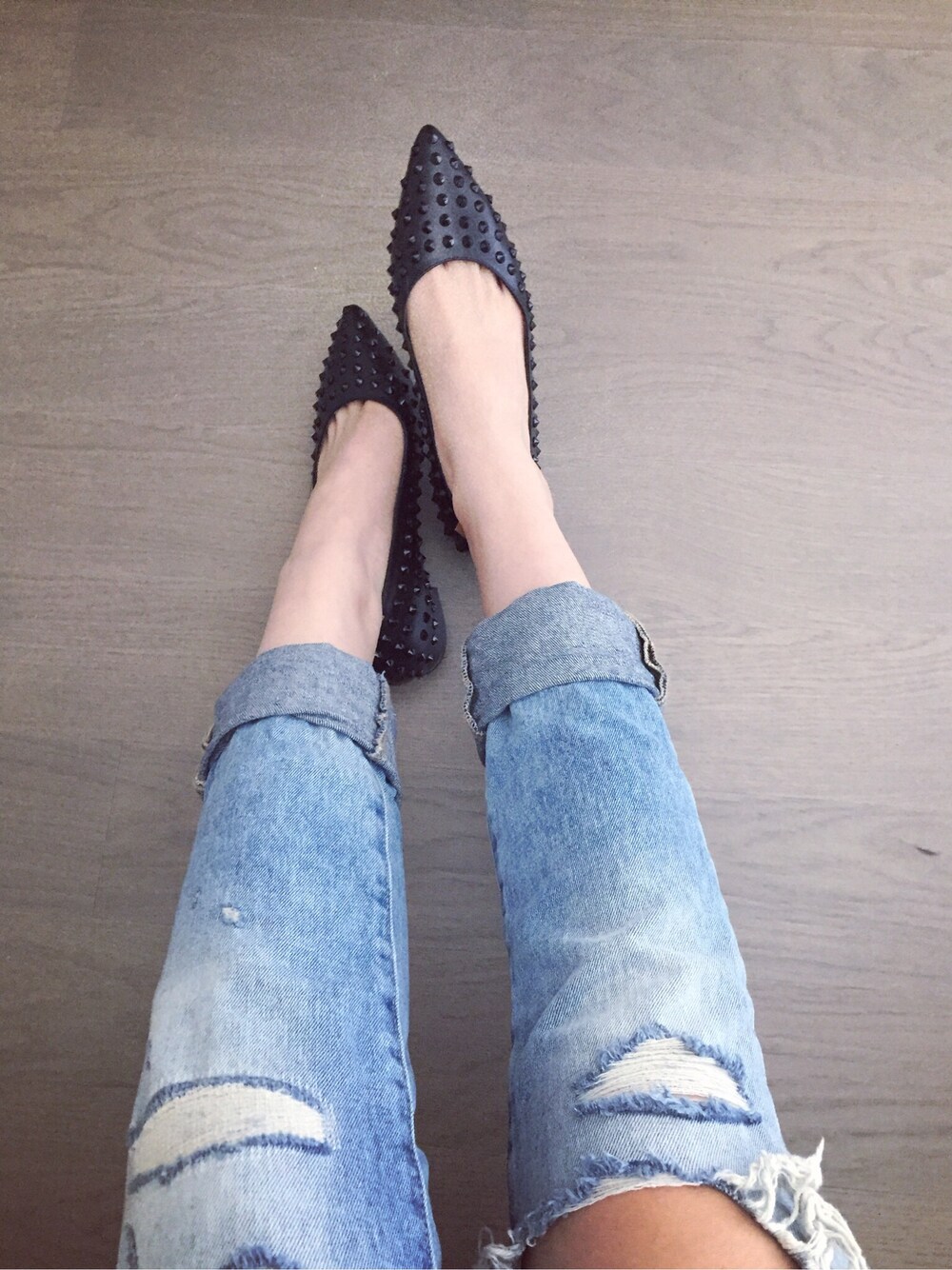 「SAINT LAURENT PARISのアイテム（バレエシューズ、ブラック系）」を使った、Gabrielle Pengさん（レディース・168cm）の夏コーディネートの1枚目の写真