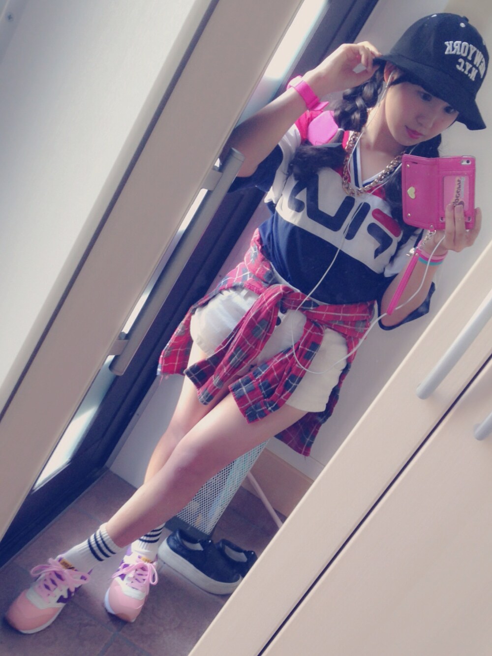 「夏、チェックシャツ、ハイウエスト、ハット、祭り」｜「FILAのアイテム（Tシャツ/カットソー、ホワイト系）」を使った、れぇ-なんさん（レディース・151cm）の夏コーディネートの1枚目の写真
