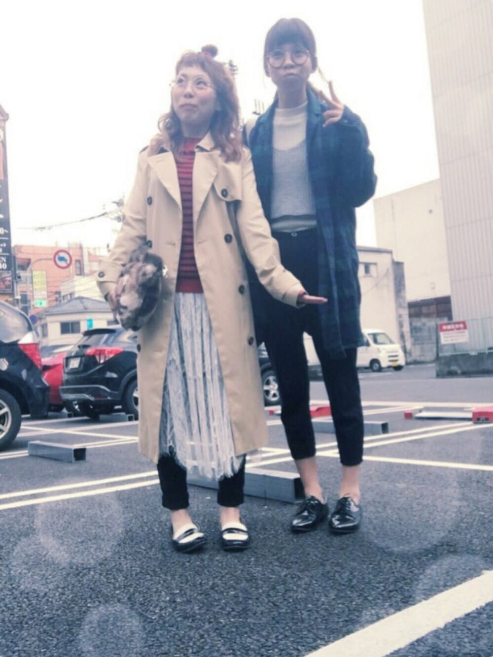 「メガネ女子、ライブTシャツ、ドレスコーズ、春コーデ、休日スタイル、丸メガネ、志磨くん有馬くん、ジャージ、ドレスシューズ、トレンチコート」｜「広島到着ッのアイテム（福袋/福箱、その他）」を使った、ゆっこさん（レディース・152cm）の春コーディネートの1枚目の写真