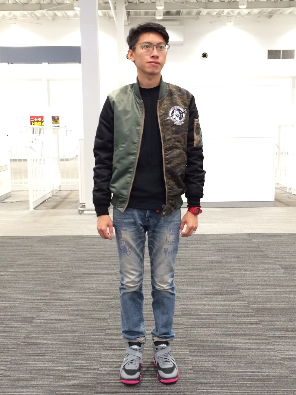 「HYSTERIC GLAMOURのアイテム（ミリタリージャケット、グリーン系）」を使った、TimChenさん（メンズ・173cm）の冬コーディネートの1枚目の写真