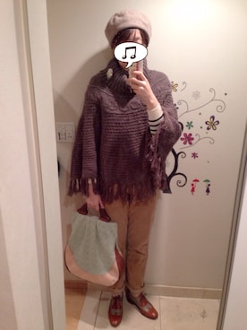 「ボーダーニット」｜「アイテム（ポンチョ）」を使った、わんちゃんさん（レディース・168cm）の冬コーディネート