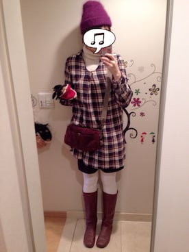 「白タイツ」｜「アイテム（シャツワンピース）」を使った、わんちゃんさん（レディース・168cm）の冬コーディネート