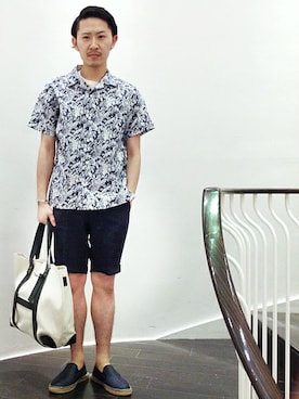 「アイテム（サンダル、ブルー系）」を使った、菅野　孝太さん（メンズ・170cm）の夏コーディネート
