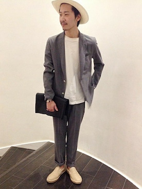 「アイテム（クラッチバッグ）」を使った、菅野　孝太さん（メンズ・170cm）の春コーディネート