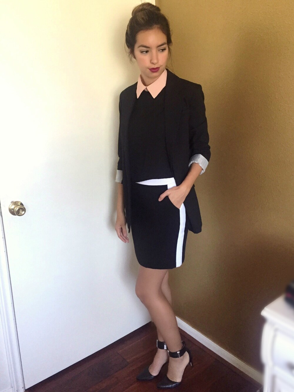 「PencilSkirts_TBrand、ootd、black、streetstyle、blazer、outfit、heels、business casual、simple、fashion」｜「Banana Republicのアイテム（スカート、ブラック系）」を使った、Jessika Rodriguezさん（レディース・173cm）の秋コーディネートの1枚目の写真
