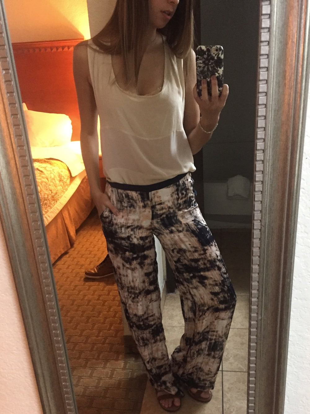 「outfit、WEGO、ootd、summer、casual、fashion、MA-1、streetstyle、daily look、white」｜「Foreign Exchangeのアイテム（タンクトップ、ベージュ系）」を使った、Jessika Rodriguezさん（レディース・173cm）の秋コーディネートの1枚目の写真