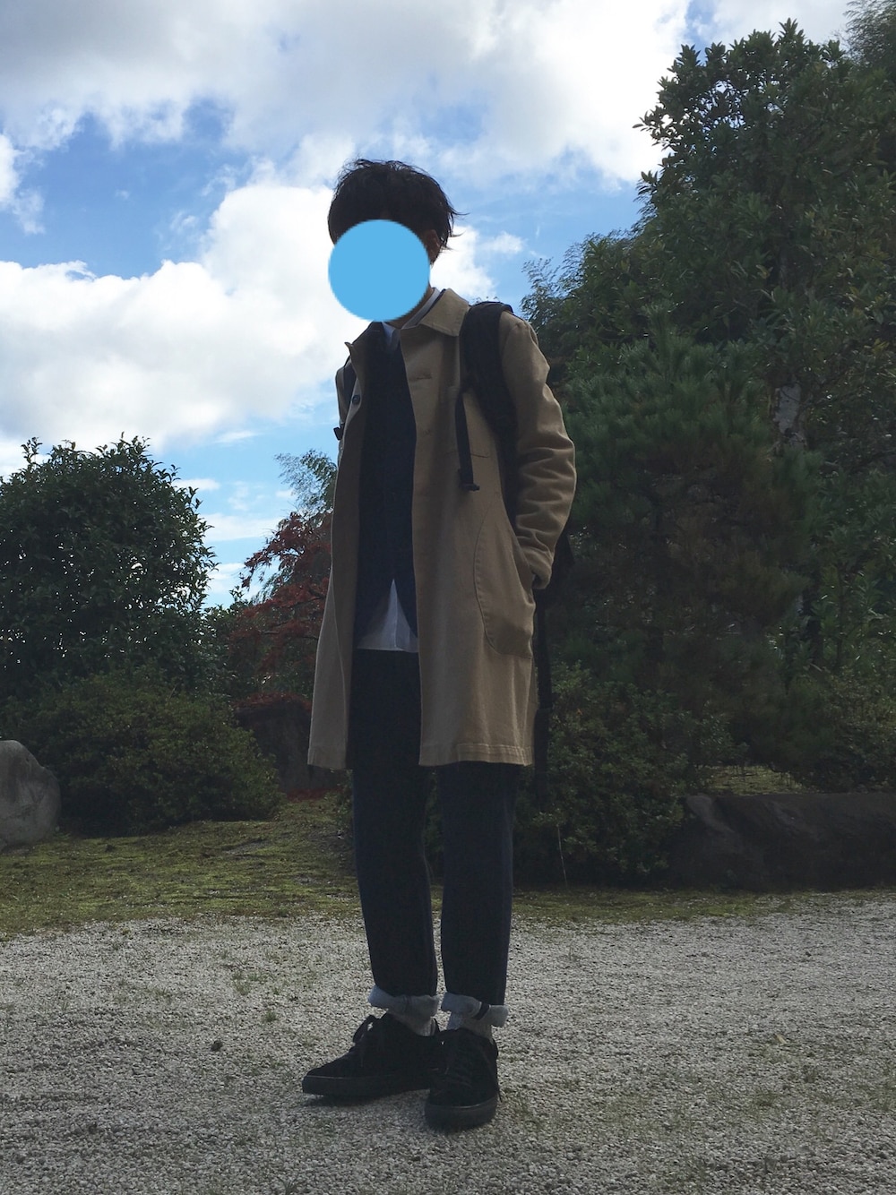 「デニムパンツ、デニム、デニムジャケット、デニムオンデニム、秋のコーデ、ショップコート、トレンチコート、重ね着、レイヤードスタイル」｜「Fraizzoliのアイテム（その他アウター、ベージュ系）」を使った、ysidさん（メンズ・165cm）の秋コーディネートの1枚目の写真