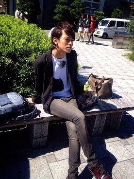 「Yves Saint Laurent（イヴサンローラン）のアイテム（Tシャツ/カットソー）」を使った、Takumi Watabeさん（メンズ・182cm）の秋コーディネート