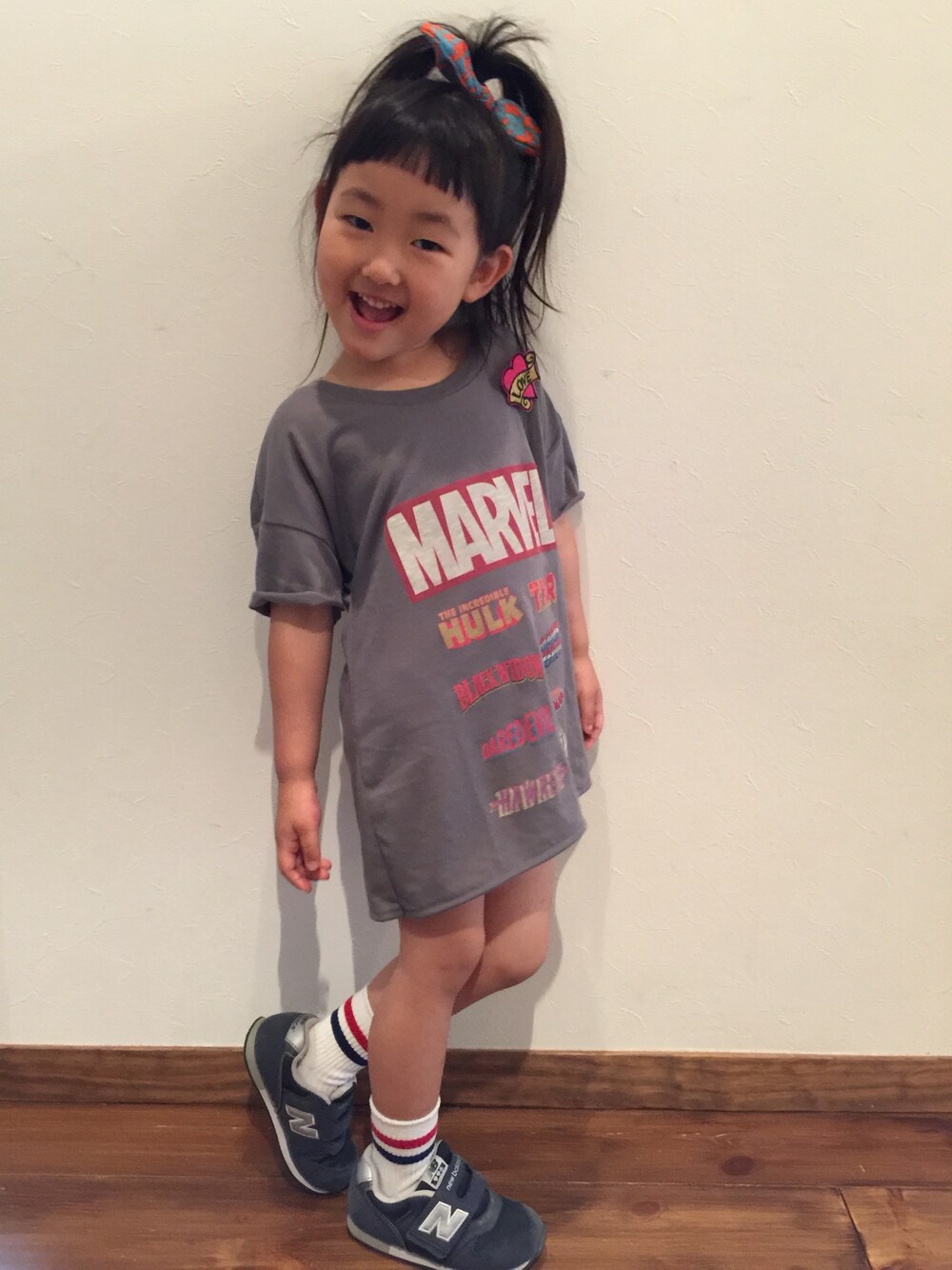 「Handmadeのアイテム（Tシャツ/カットソー、グレー系）」を使った、kumingさん（キッズ・100cm）の夏コーディネートの1枚目の写真