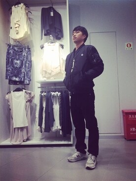 「アイテム（その他シューズ、グレー系）」を使った、YAYA吴さん（メンズ・176cm）の春コーディネート