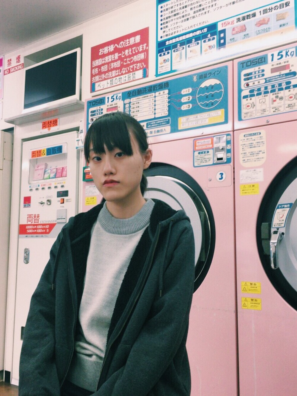 「シンプルコーデ、グレー、GU ニット、GU、パーカー、ニット」｜「GUのアイテム（ニット/セーター、グレー系）」を使った、usmさん（レディース・162cm）の秋コーディネートの1枚目の写真