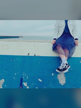 「ブルー x ホワイト」｜「アイテム（デニムジャケット）」を使った、MIKAさん（レディース・160cm）の春コーディネート