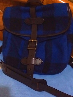 「FILSON（フィルソン）のアイテム（ショルダーバッグ、ブルー系）」を使った、宏さん（メンズ・170cm）の冬コーディネート