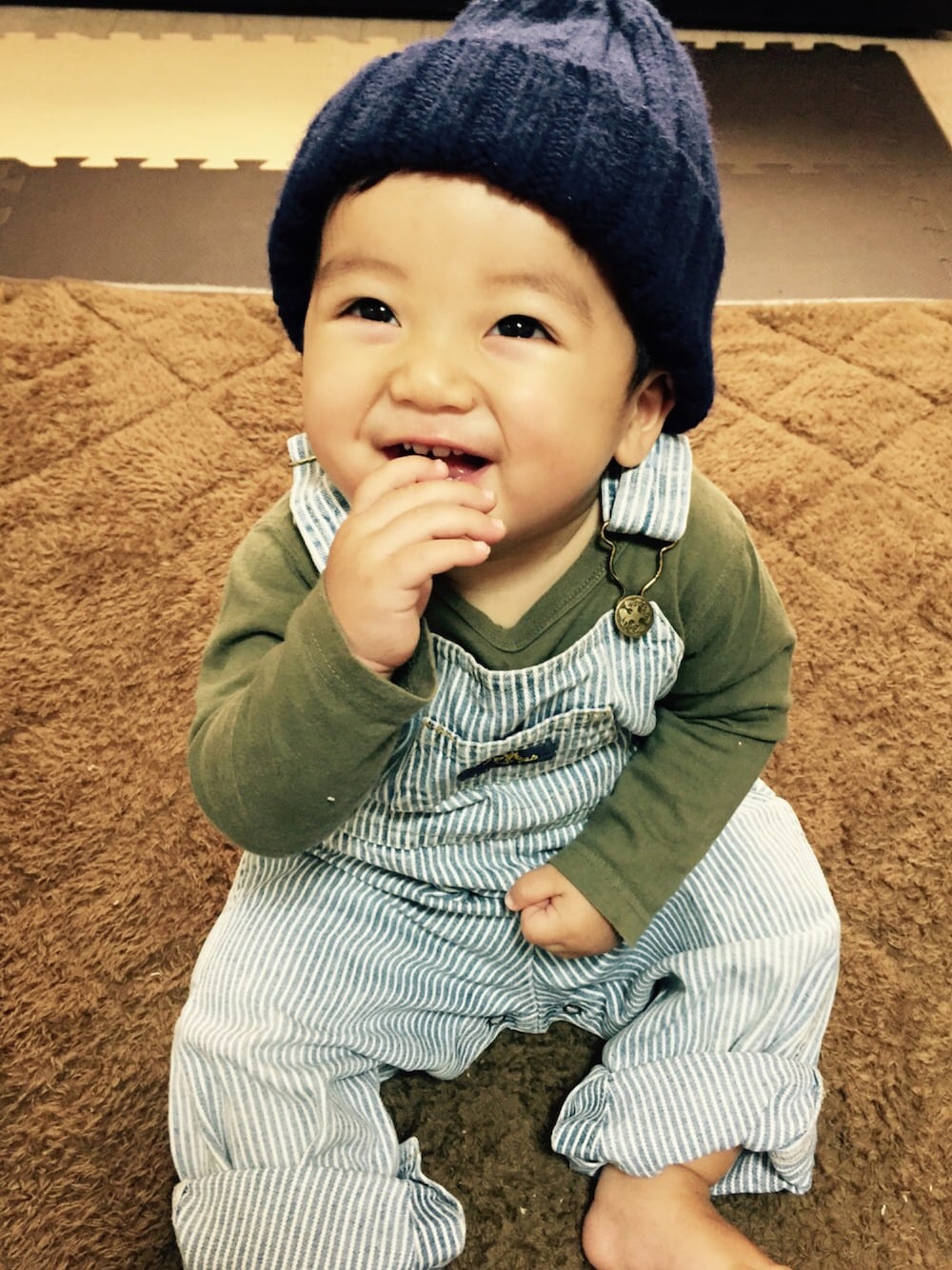 「男の子、赤ちゃん、ベビー、オーバーオール、生後８ヶ月、ニット帽」｜「OSHKOSHのアイテム（つなぎ/オールインワン、その他）」を使った、toytoytoyさん（キッズ・70cm）の秋コーディネートの1枚目の写真