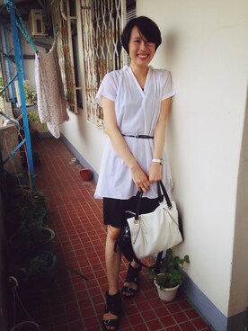 「earth music&ecology（アースミュージックアンドエコロジー）のアイテム（シャツ/ブラウス、ホワイト系）」を使った、Stella Huang さん（レディース・168cm）の夏コーディネート