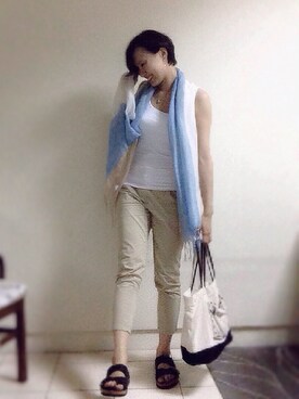 「UNIQLO（ユニクロ）のアイテム（その他パンツ、ベージュ系）」を使った、Stella Huang さん（レディース・168cm）の夏コーディネート